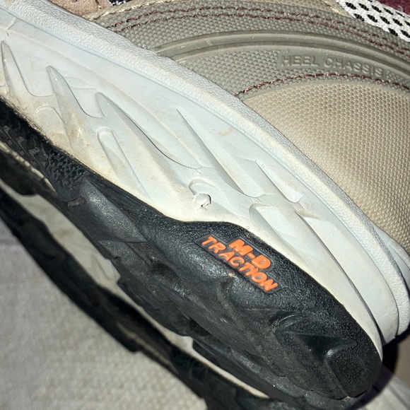 Hi-Tec Women's 7 1/2 hiking waterproof athletic walking Shoes - Picture 8 of 14